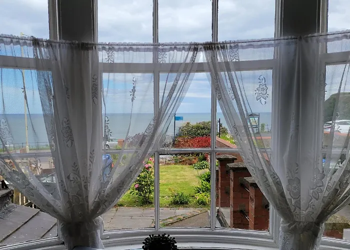 Seaview Ground Floor Flat Fast Wifi & Free Parking